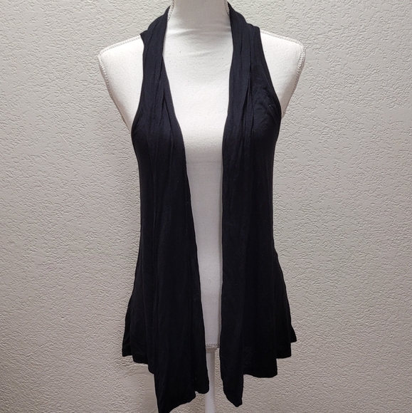 American Dream Tops - Black Sleeveless Cardigan